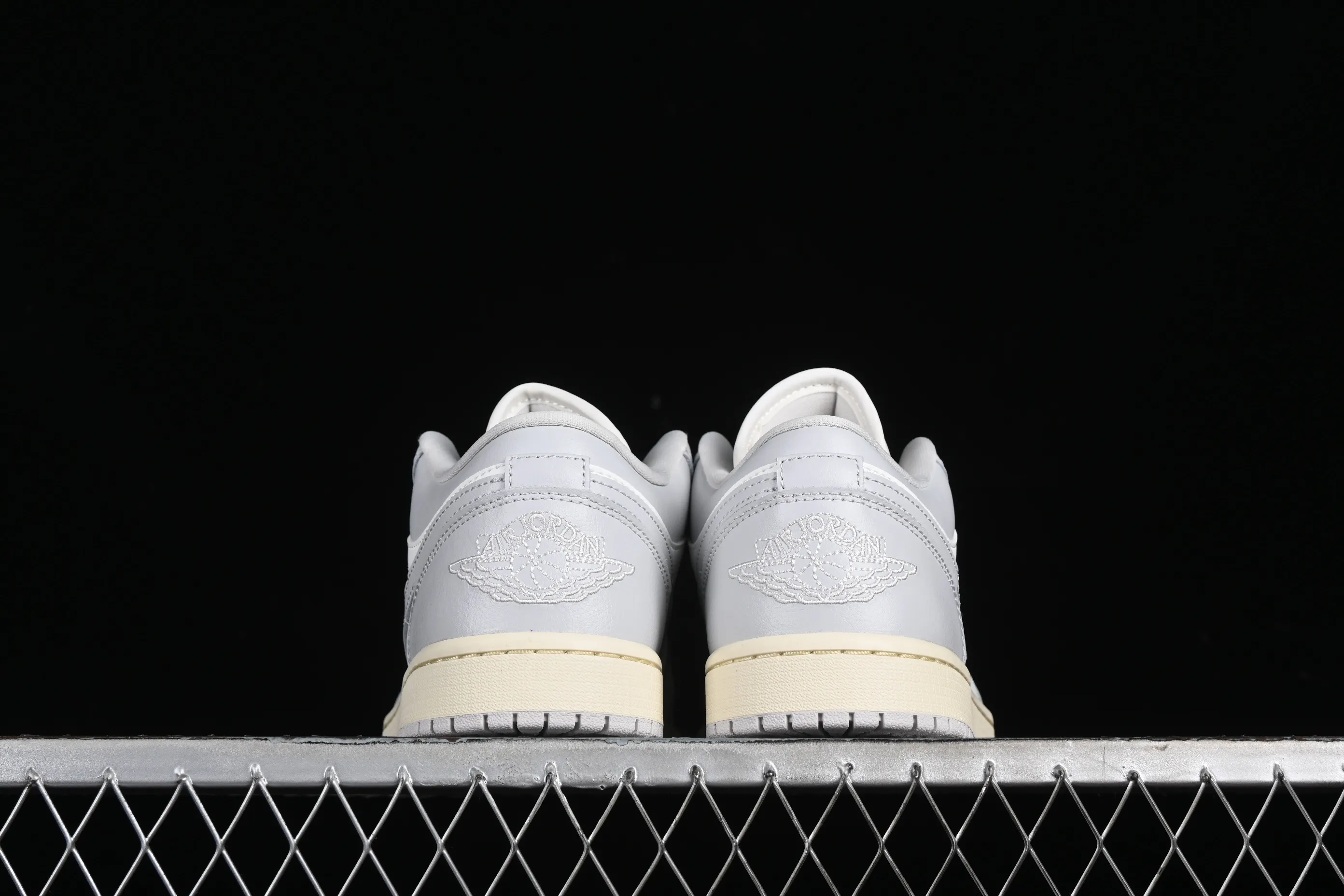 All categories Air Jordan Jordan series basketball shoes Air Jordan 1 Low G version pure original Air Jordan 1 Low AJ1 Joe 1 white gray low-top cultural casual sneakers DC0774-103